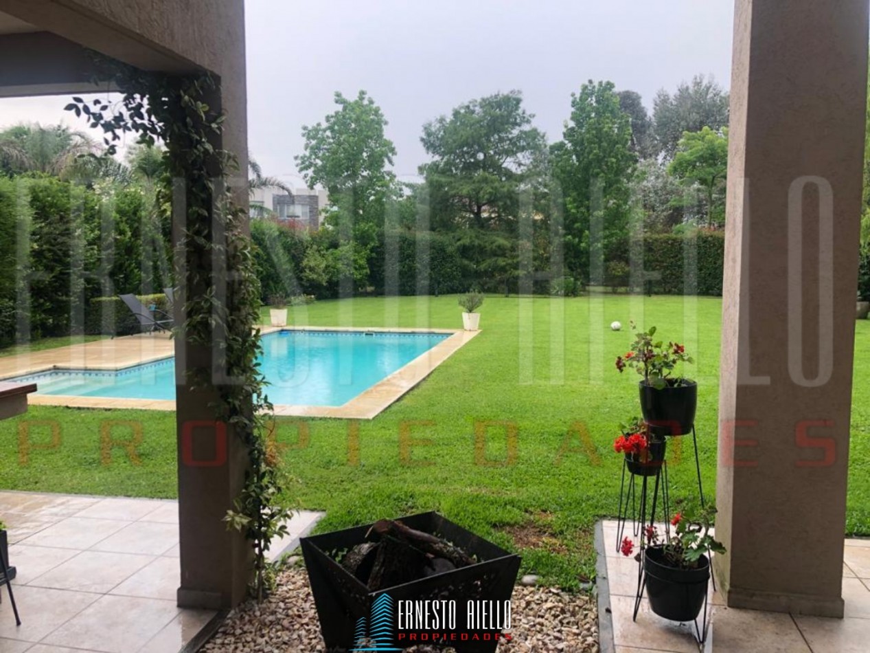 VENTA HERMOSA CASA 5 AMBIENTES EN ABRIL CLUB DE CAMPO, HUDSON. 