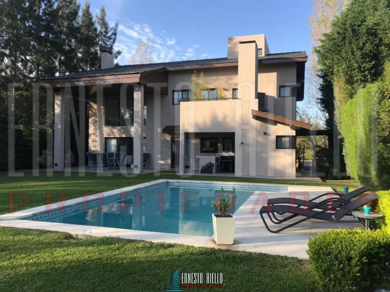 VENTA HERMOSA CASA 5 AMBIENTES EN ABRIL CLUB DE CAMPO, HUDSON. 