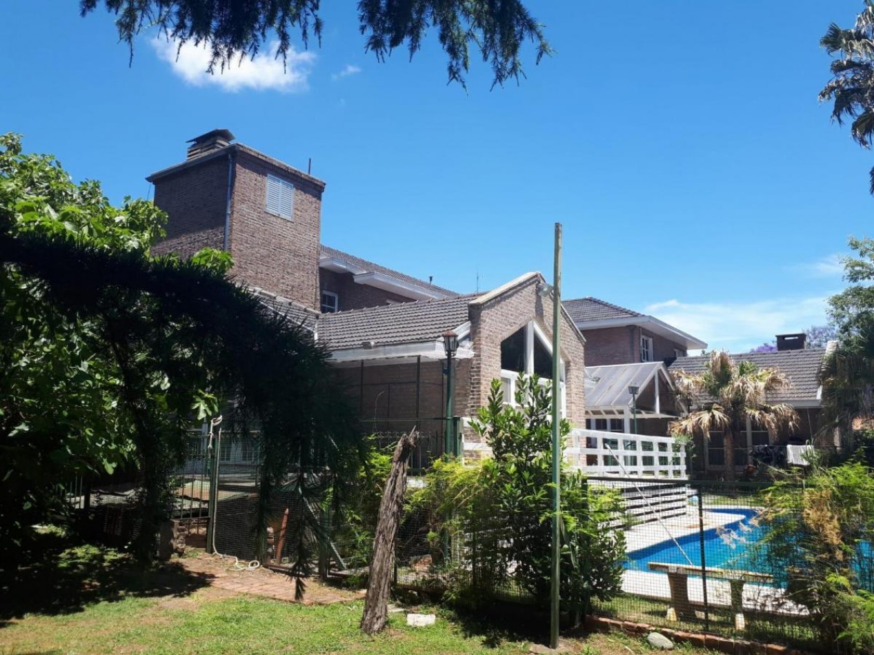 VENTA CASA DE 9 AMBIENTES IDEAL EVENTOS, GASTRONOMIA O USO PROFESIONAL, RANELAGH. 