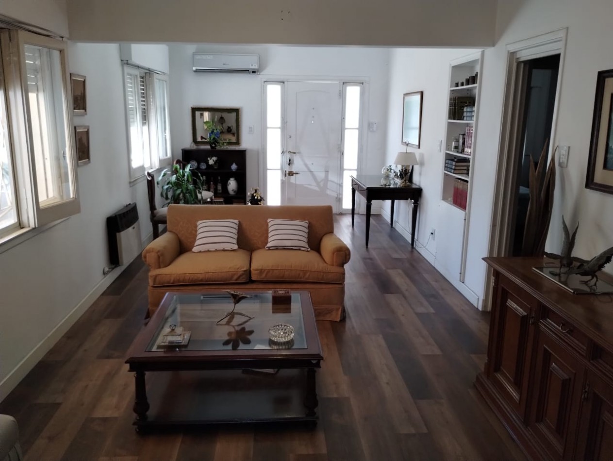 VENTA CASA TRES AMBIENTES EN PLANTA BAJA EN CONJUNTO CON DEPTO EN PRIMER PISO,  EZPELETA.