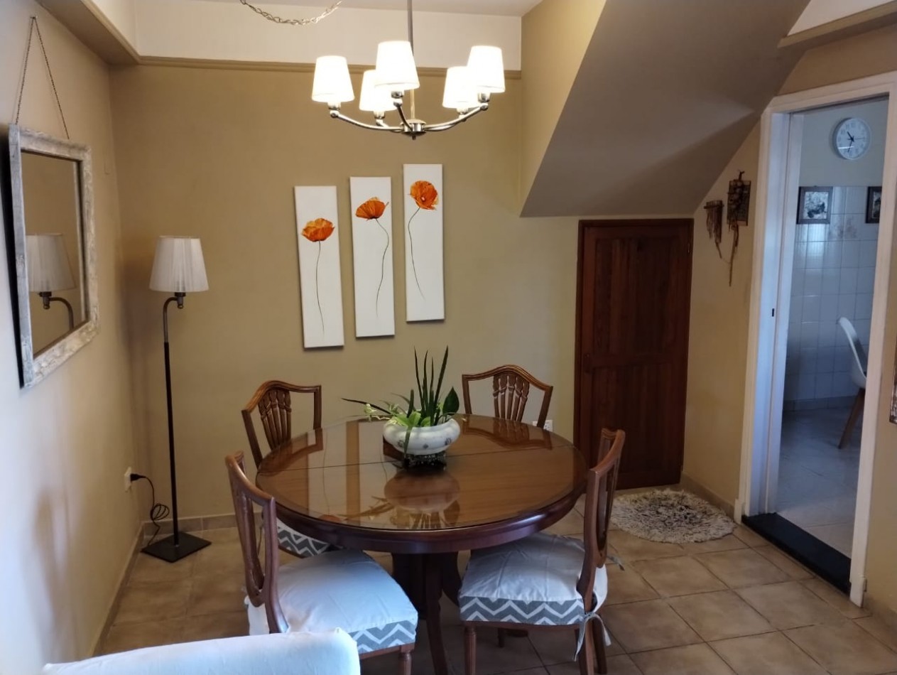 VENTA CASA TRES AMBIENTES EN PLANTA BAJA EN CONJUNTO CON DEPTO EN PRIMER PISO,  EZPELETA.