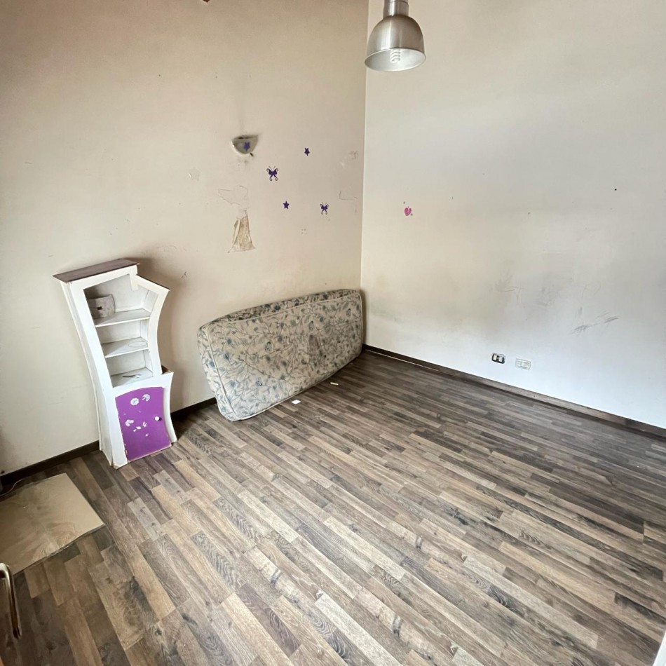 VENTA TRIPLEX 4 AMBIENTES CON COCHERA, QUILMES CENTRO.