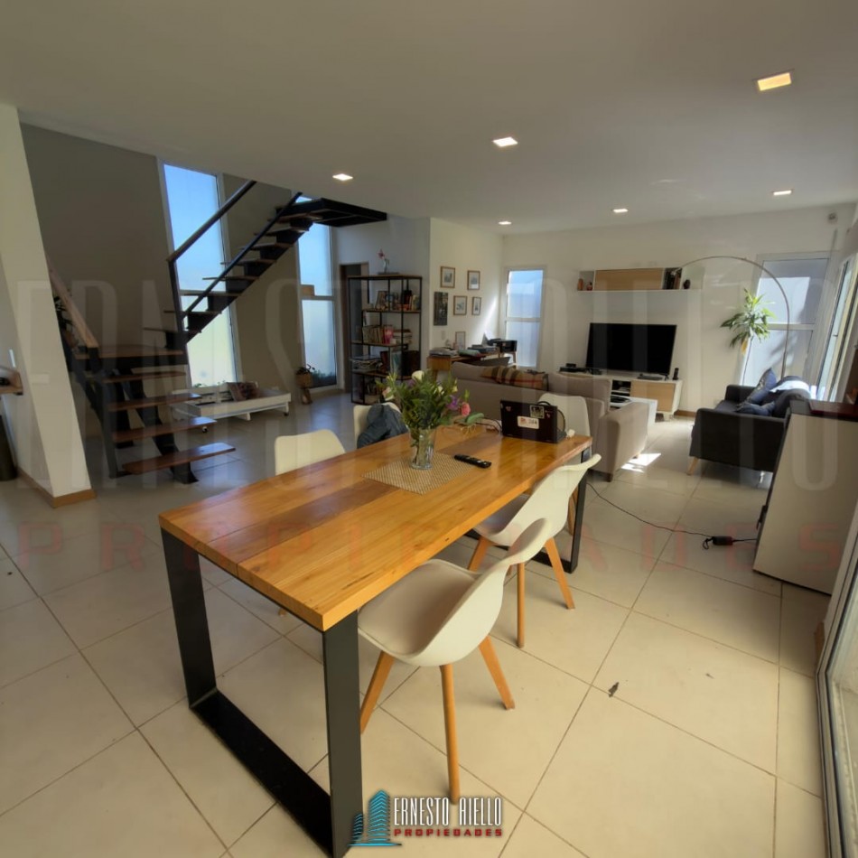 C. CASA EN VENTA EN DON BOSCO FRENTE AL PARQUE LINEAL NUEVO QUILMES  