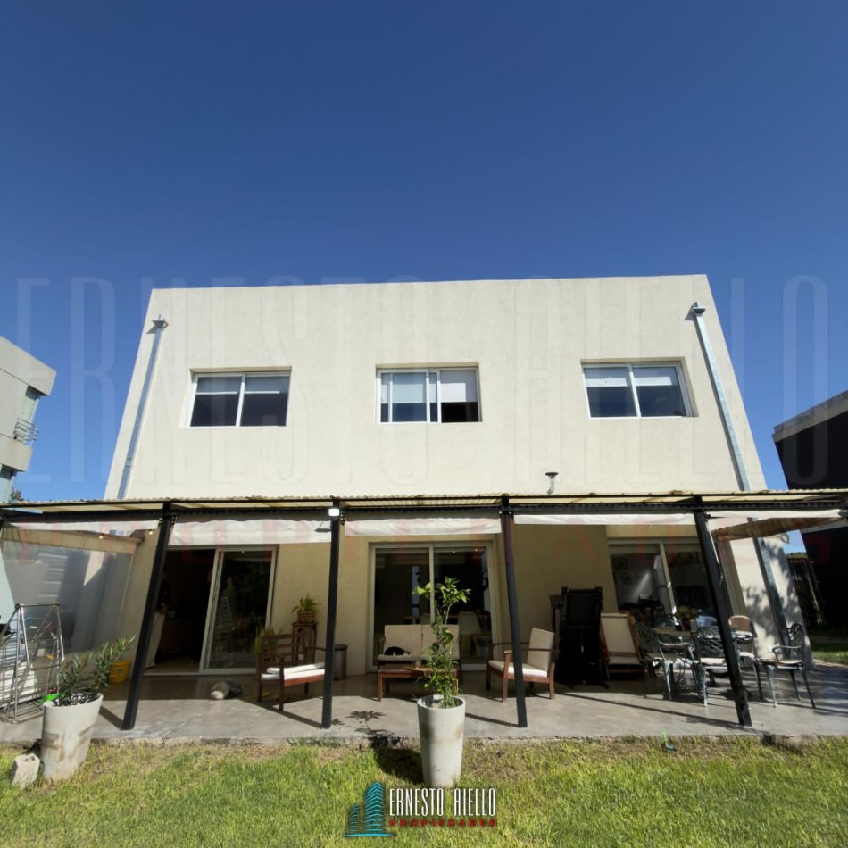 C. CASA EN VENTA EN DON BOSCO FRENTE AL PARQUE LINEAL NUEVO QUILMES  