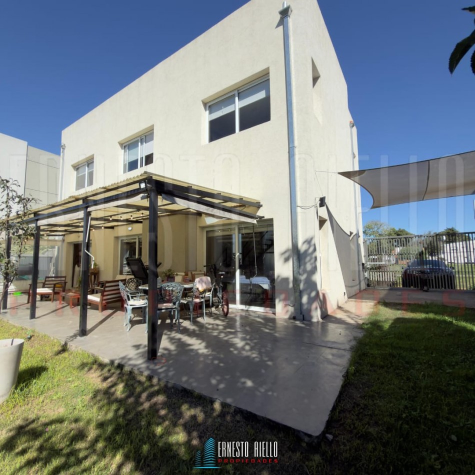 C. CASA EN VENTA EN DON BOSCO FRENTE AL PARQUE LINEAL NUEVO QUILMES  