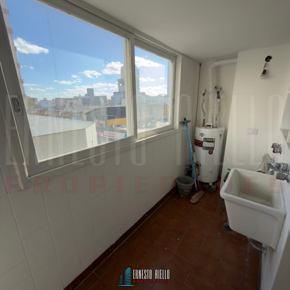 ¡ALQUILER DEPARTAMENTO TRES AMBIENTES CON COCHERA EN QUILMES CENTRO!