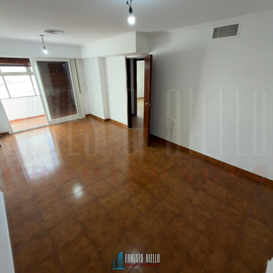 ¡ALQUILER DEPARTAMENTO TRES AMBIENTES CON COCHERA EN QUILMES CENTRO!