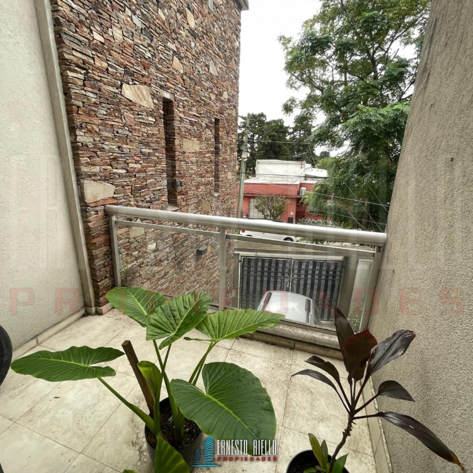 ¡ALQUILER DEPARTAMENTO DE DOS AMBIENTES CON DOBLE BALCON EN BERNAL CENTRO!