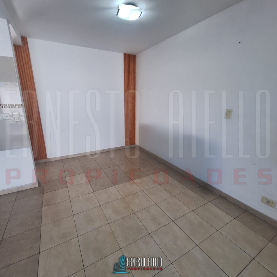 ALQUILER DEPTO 2 AMBIENTES EN PRIMER PISO POR ESCALERA, QUILMES OESTE.