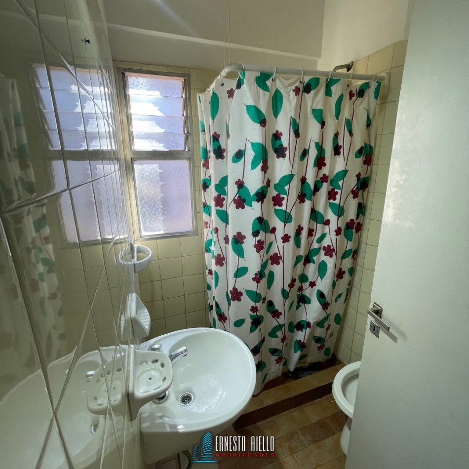 VENTA DEPARTAMENTO DE DOS AMBIENTES EN EXCELENTE UBICACION, QUILMES CENTRO.