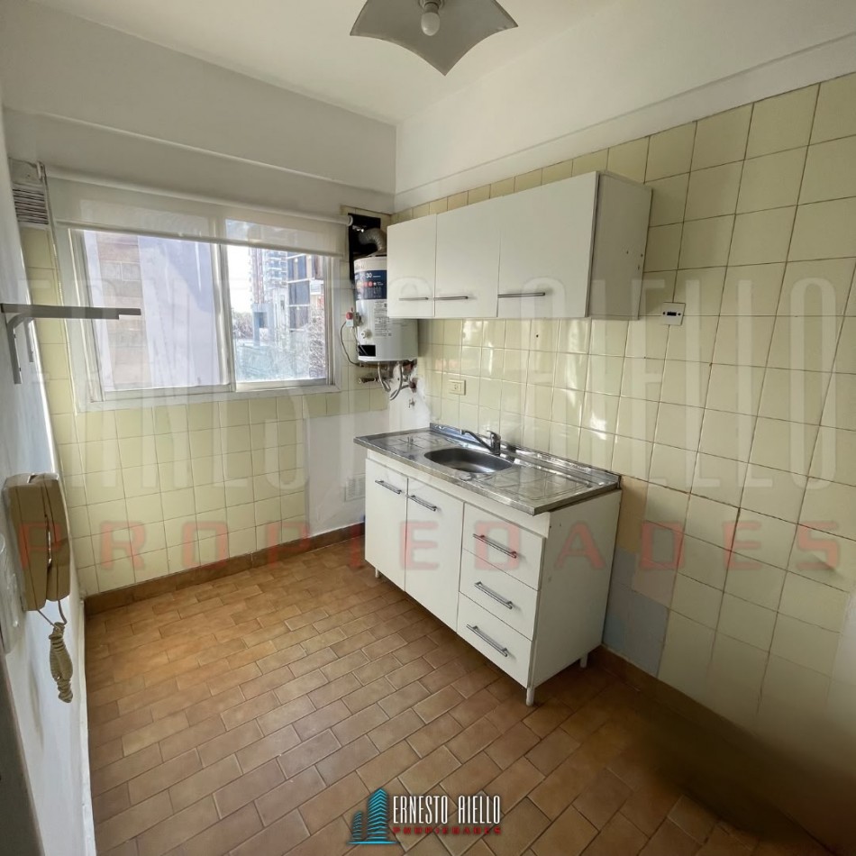 VENTA DEPARTAMENTO DE DOS AMBIENTES EN EXCELENTE UBICACION, QUILMES CENTRO.