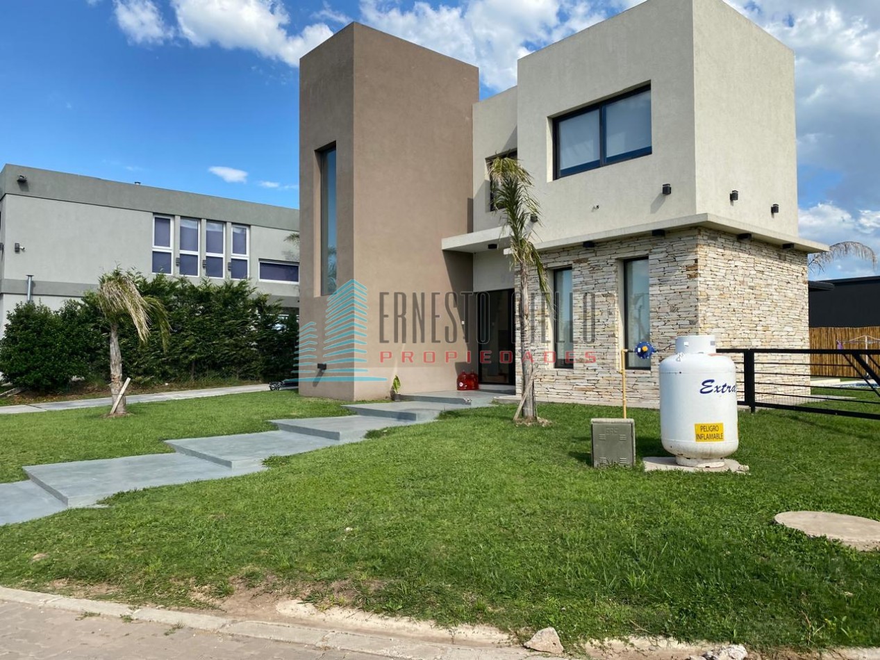 A. ALQUILER Impecable Casa en 4 ambientes con  Piscina