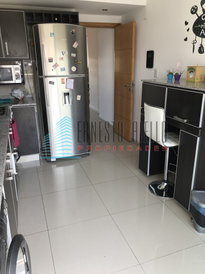 Impecable Piso Venta con dos cocheras -Quilmes Centro