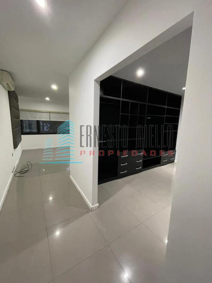 VENTA IMPECABLE CASA DE CINCO AMBIENTES EN NUEVO QUILMES. 