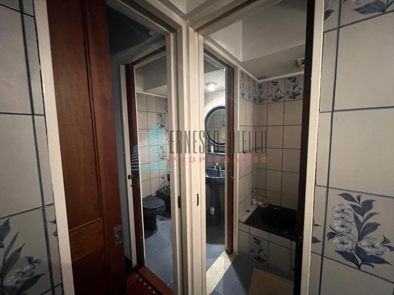 VENTA IMPECABLE CASA DOS PLANTAS CON PARQUE- ZONA RESIDENCIAL 