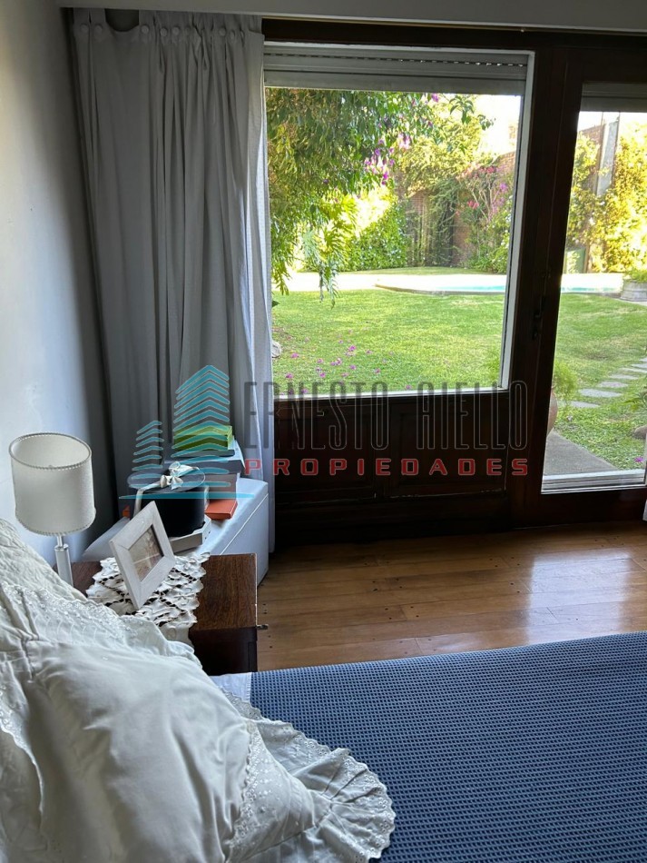 VENTA CASA 6 AMB EN 1 PLANTA S/2 LOTES - 748M2 - PISCINA