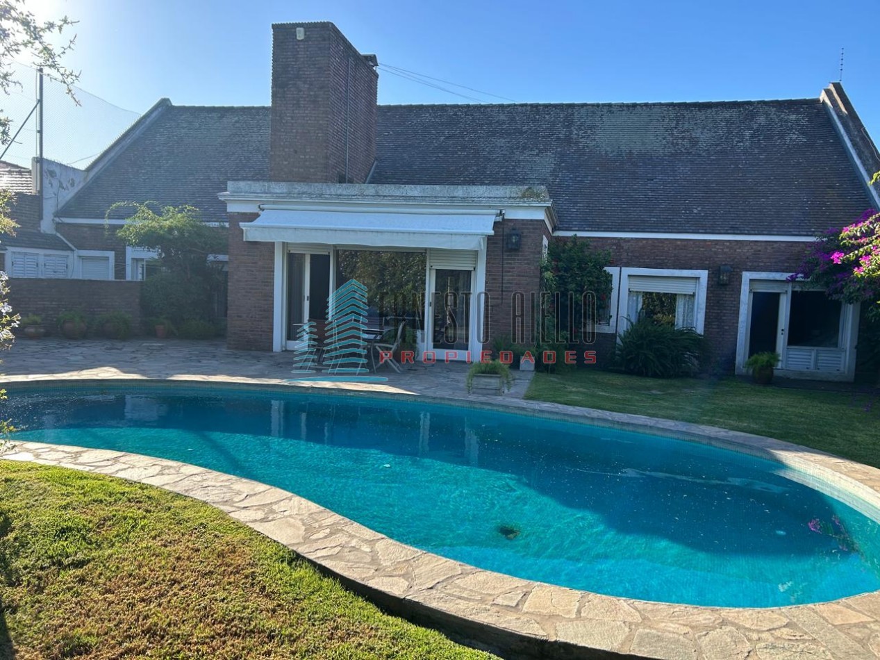 VENTA CASA 6 AMB EN 1 PLANTA S/2 LOTES - 748M2 - PISCINA