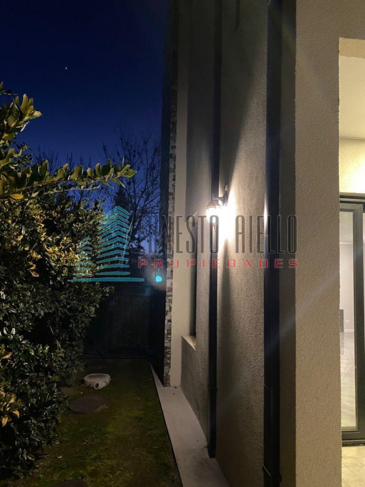 A. VENTA Imponente Casa 5 Ambientes - Las Acacias de Hudson