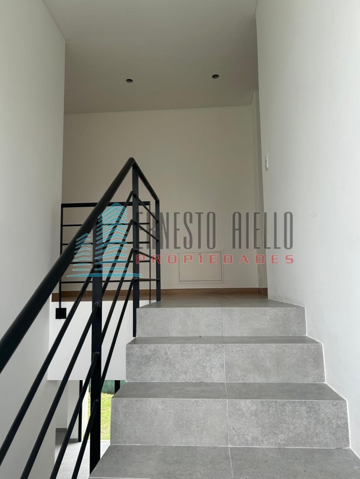 CASA EN VENTA CUATRO AMBIENTES CON PISCINA