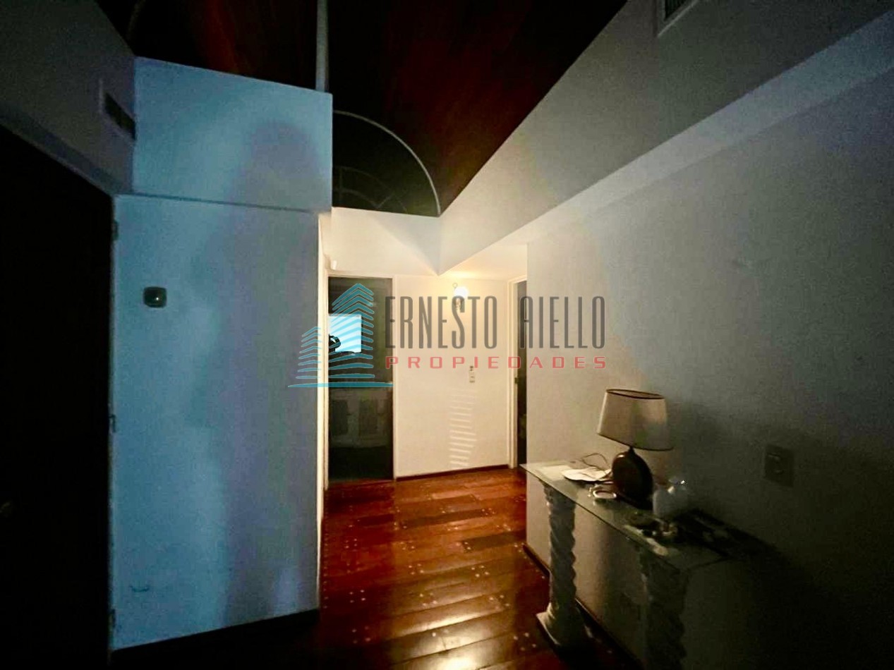 VENTA IMPECABLE CASA DOS PLANTAS CON PARQUE- ZONA RESIDENCIAL 