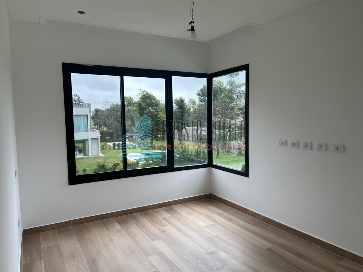 CASA EN VENTA CUATRO AMBIENTES CON PISCINA