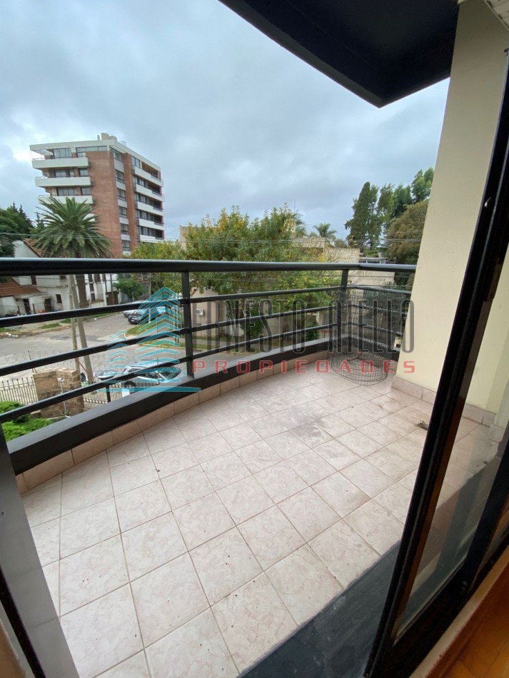 VENTA DEPARTAMENTO TRES AMBIENTES CON COCHERA EN TORRES DE GUIDO 