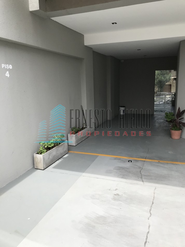 Impecable Piso Venta con dos cocheras -Quilmes Centro