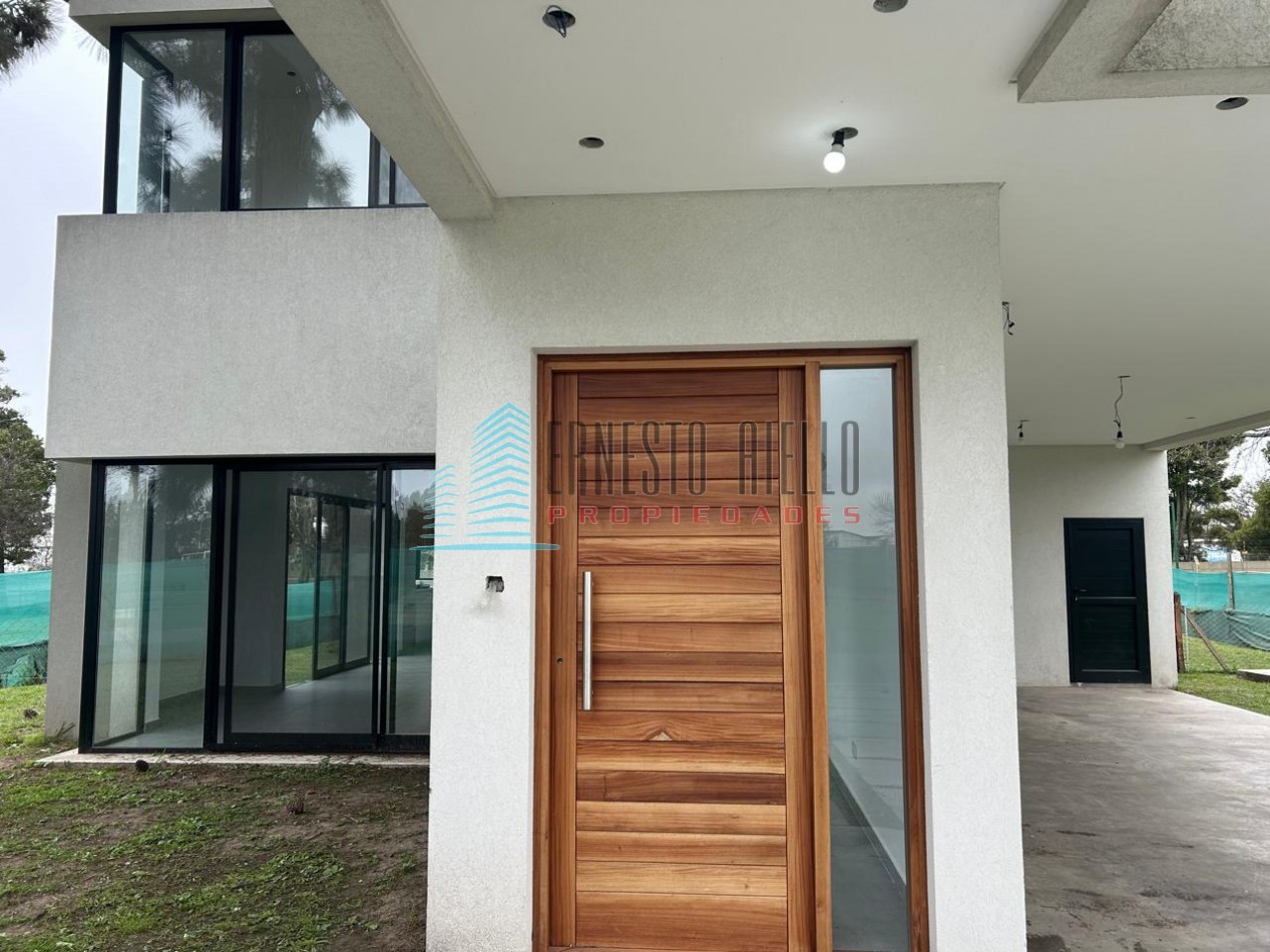 CASA EN VENTA CUATRO AMBIENTES CON PISCINA