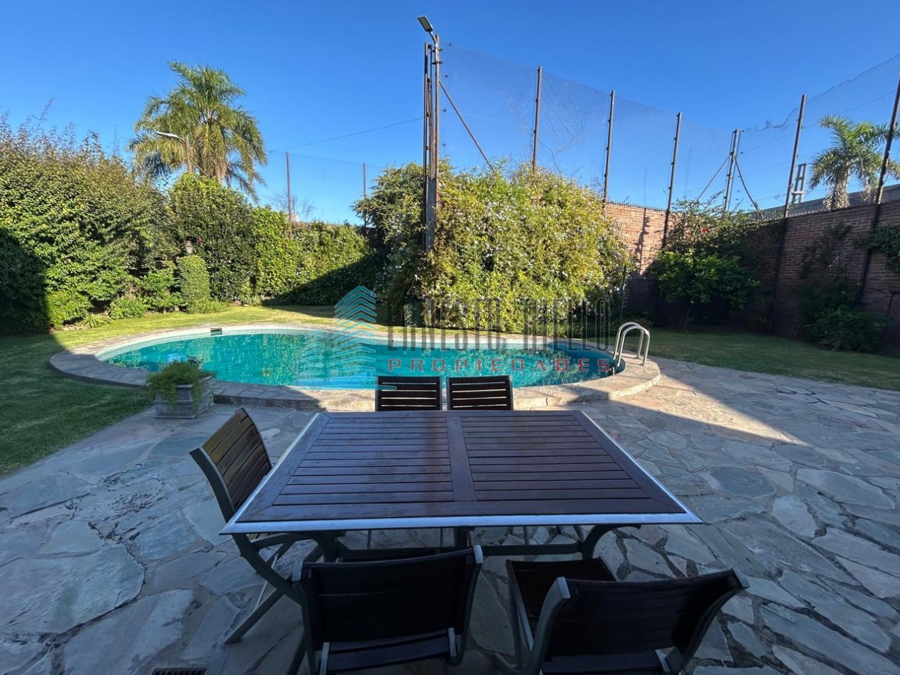 VENTA CASA 6 AMB EN 1 PLANTA S/2 LOTES - 748M2 - PISCINA
