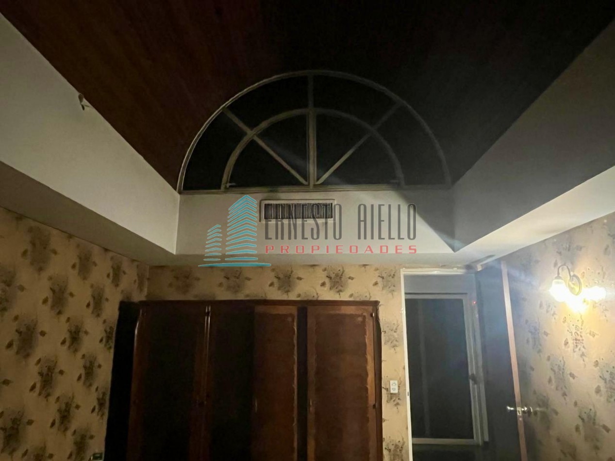VENTA IMPECABLE CASA DOS PLANTAS CON PARQUE- ZONA RESIDENCIAL 