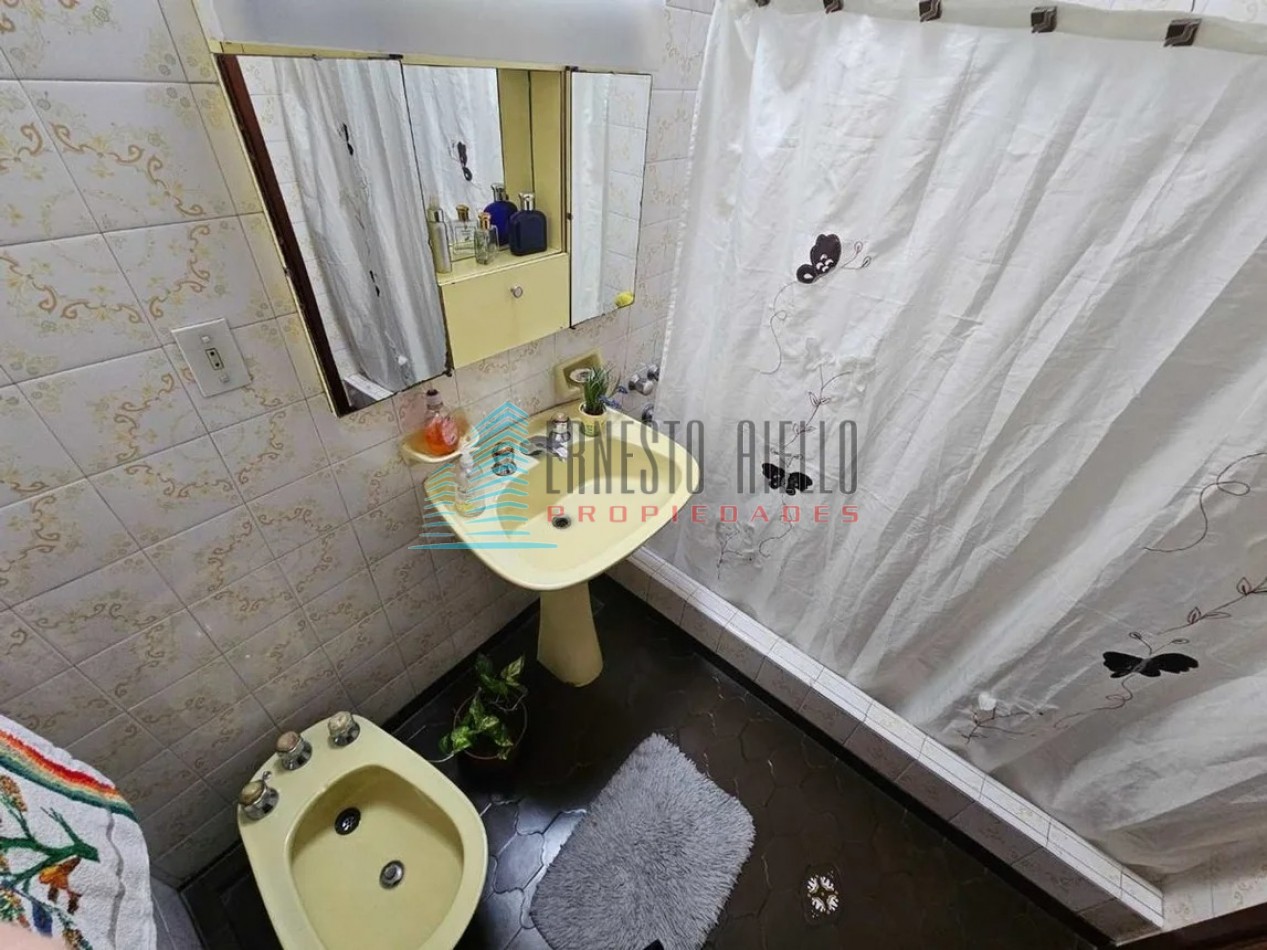 Am. VENTA Excelente Casa de 3 Ambientes con Cochera - Quilmes Oeste