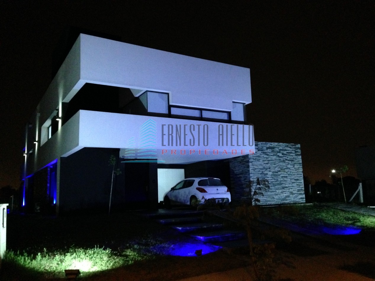 VENTA IMPECABLE CASA DE CINCO AMBIENTES EN NUEVO QUILMES. 