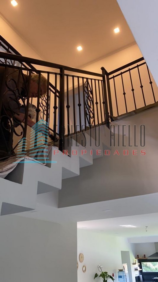 A. VENTA Imponente Casa 5 Ambientes - Las Acacias de Hudson