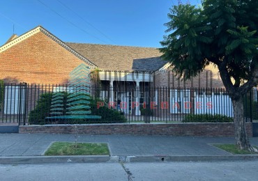VENTA CASA 6 AMB EN 1 PLANTA S/2 LOTES - 748M2 - PISCINA